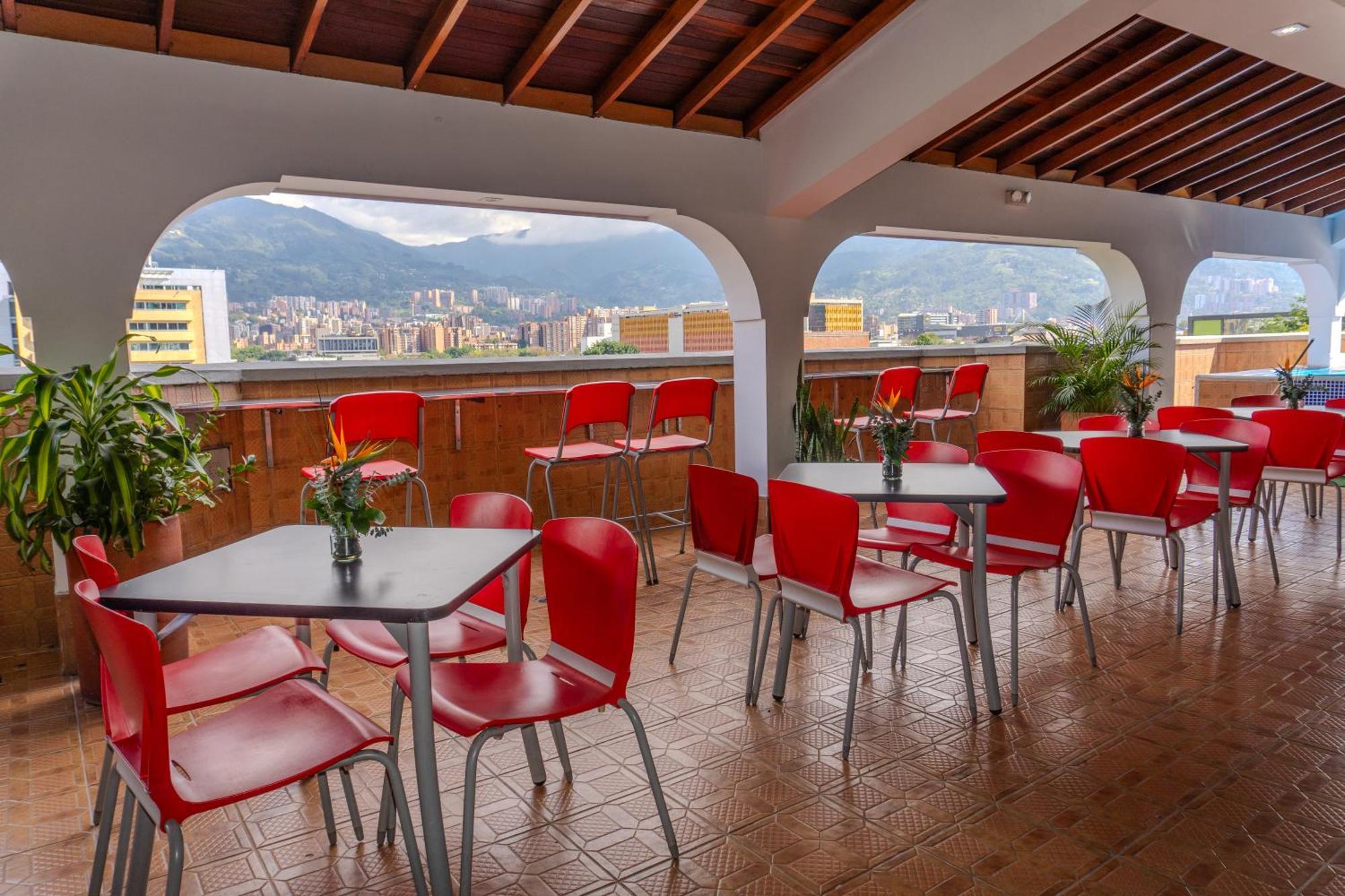 Hotel Alcaravan Medellín Buitenkant foto