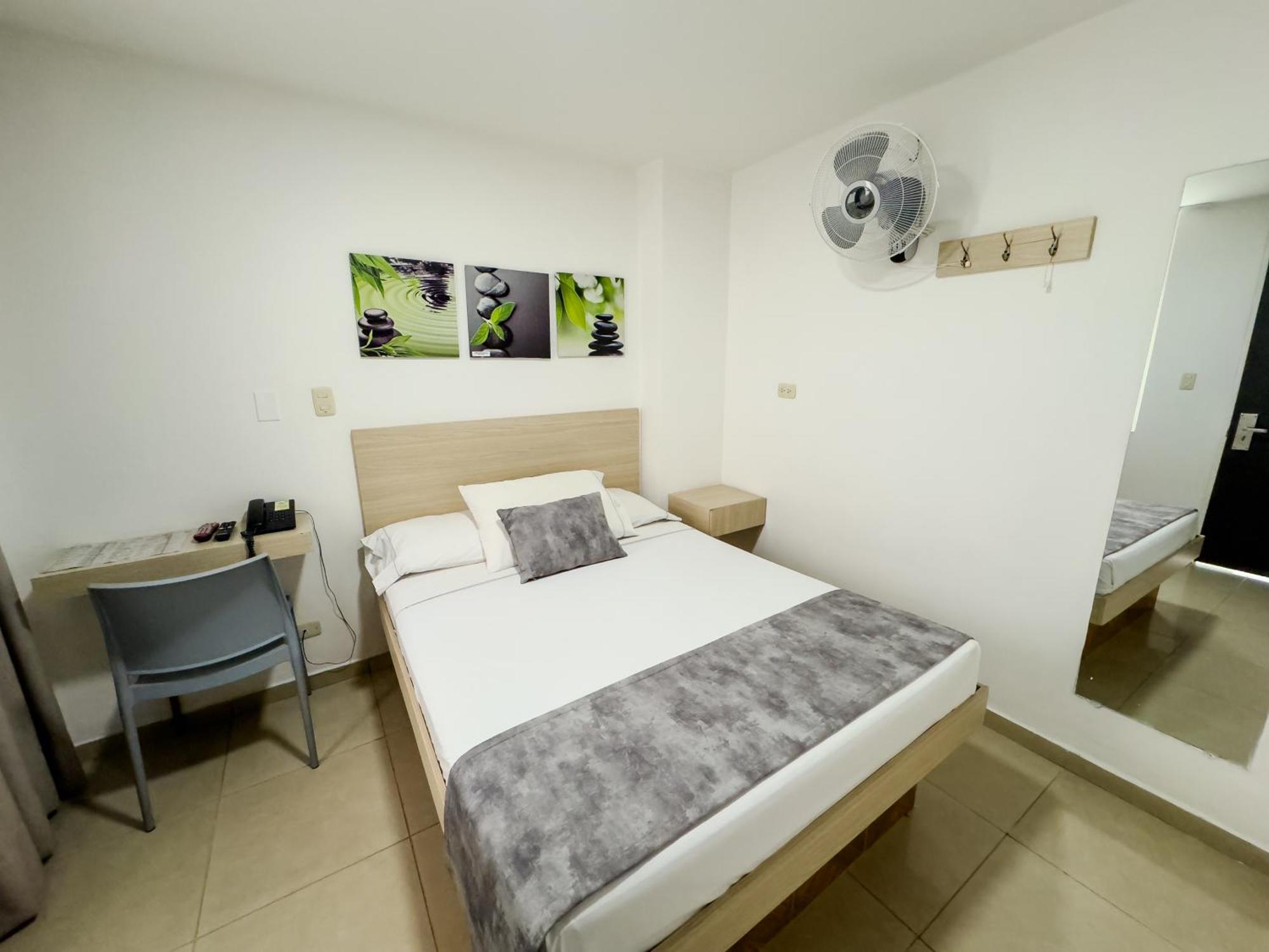 Hotel Alcaravan Medellín Buitenkant foto