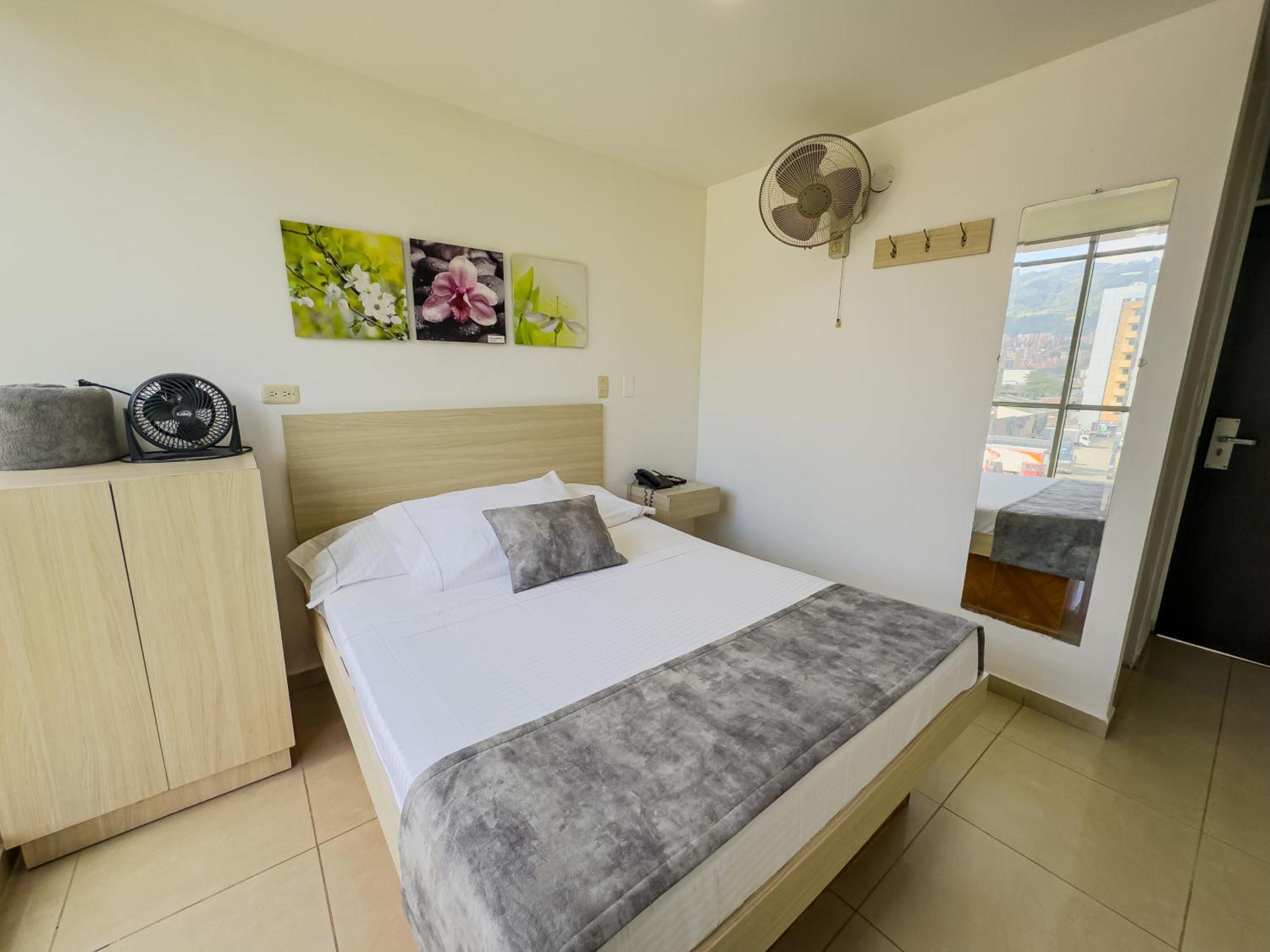 Hotel Alcaravan Medellín Buitenkant foto