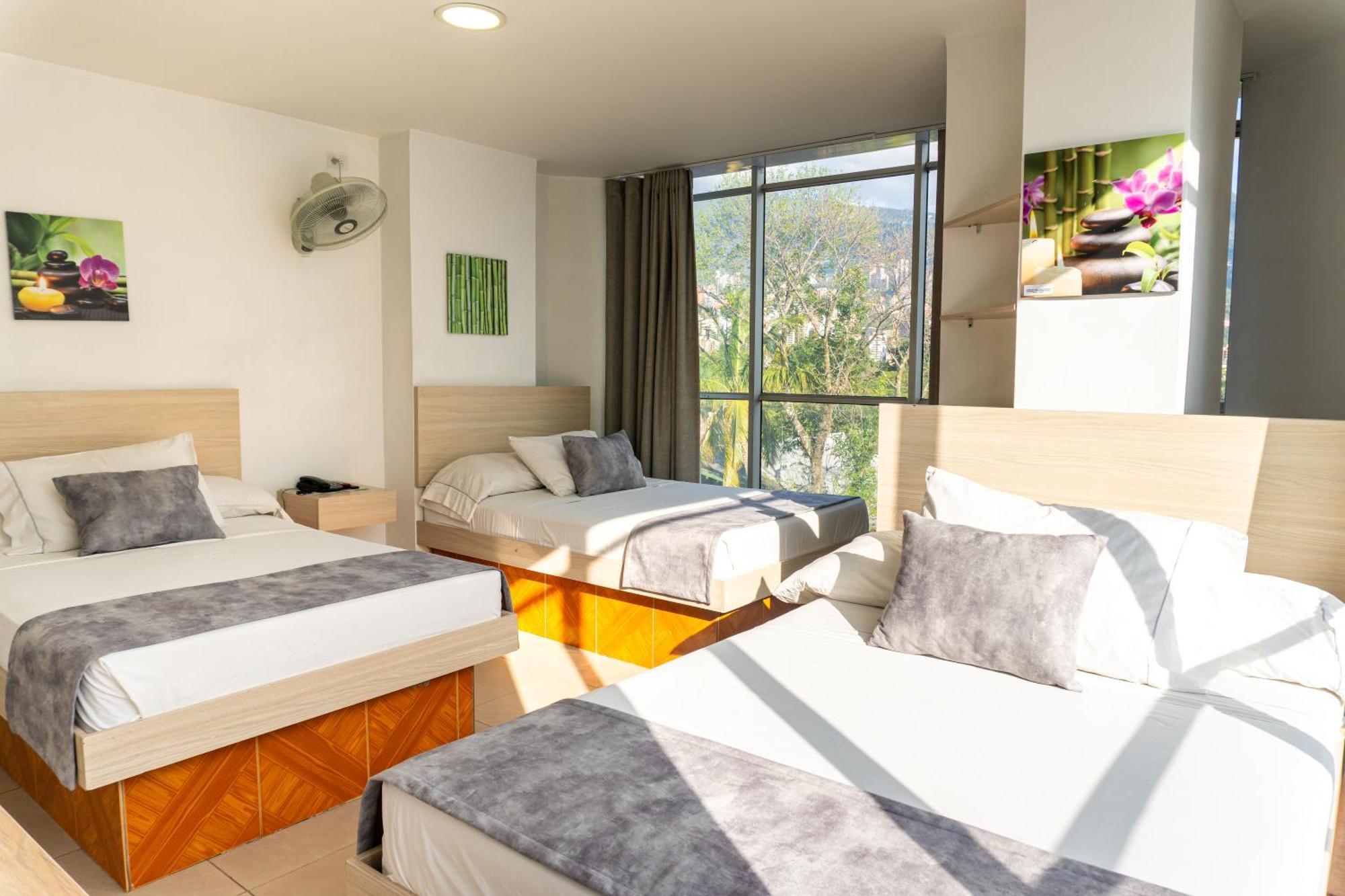 Hotel Alcaravan Medellín Buitenkant foto