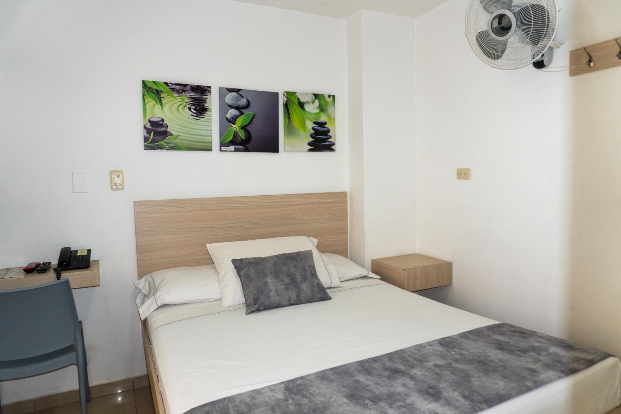 Hotel Alcaravan Medellín Buitenkant foto