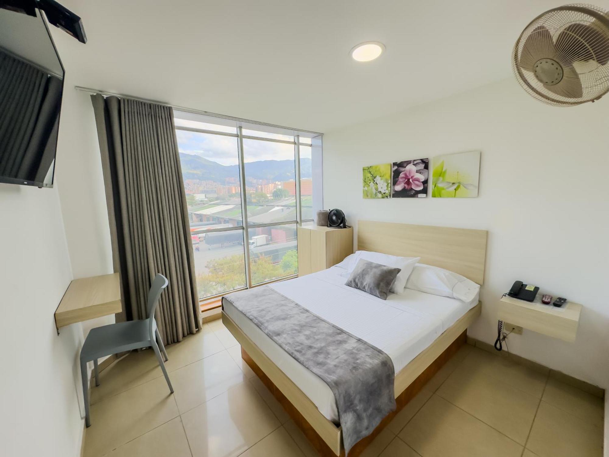 Hotel Alcaravan Medellín Buitenkant foto