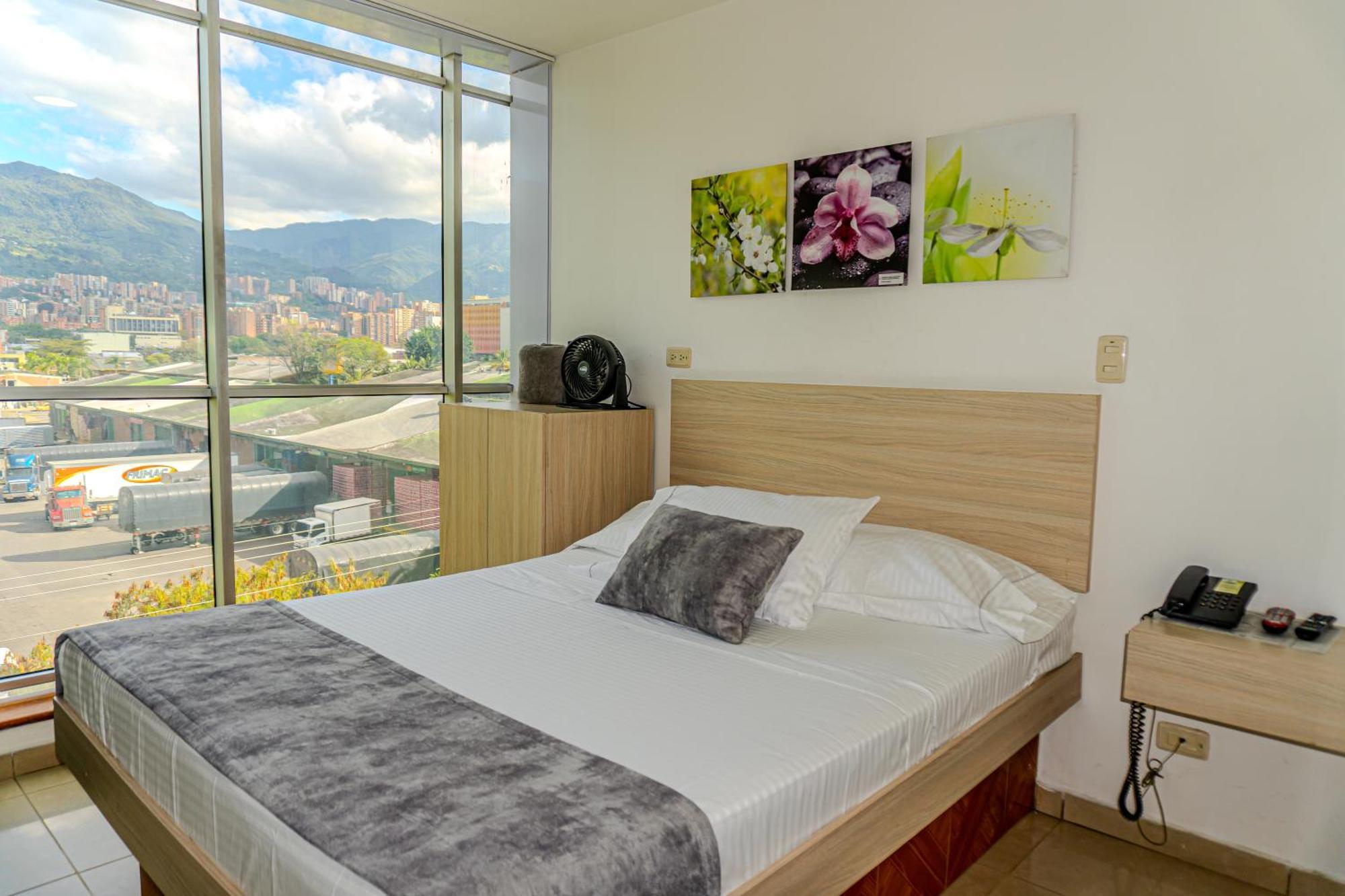 Hotel Alcaravan Medellín Buitenkant foto