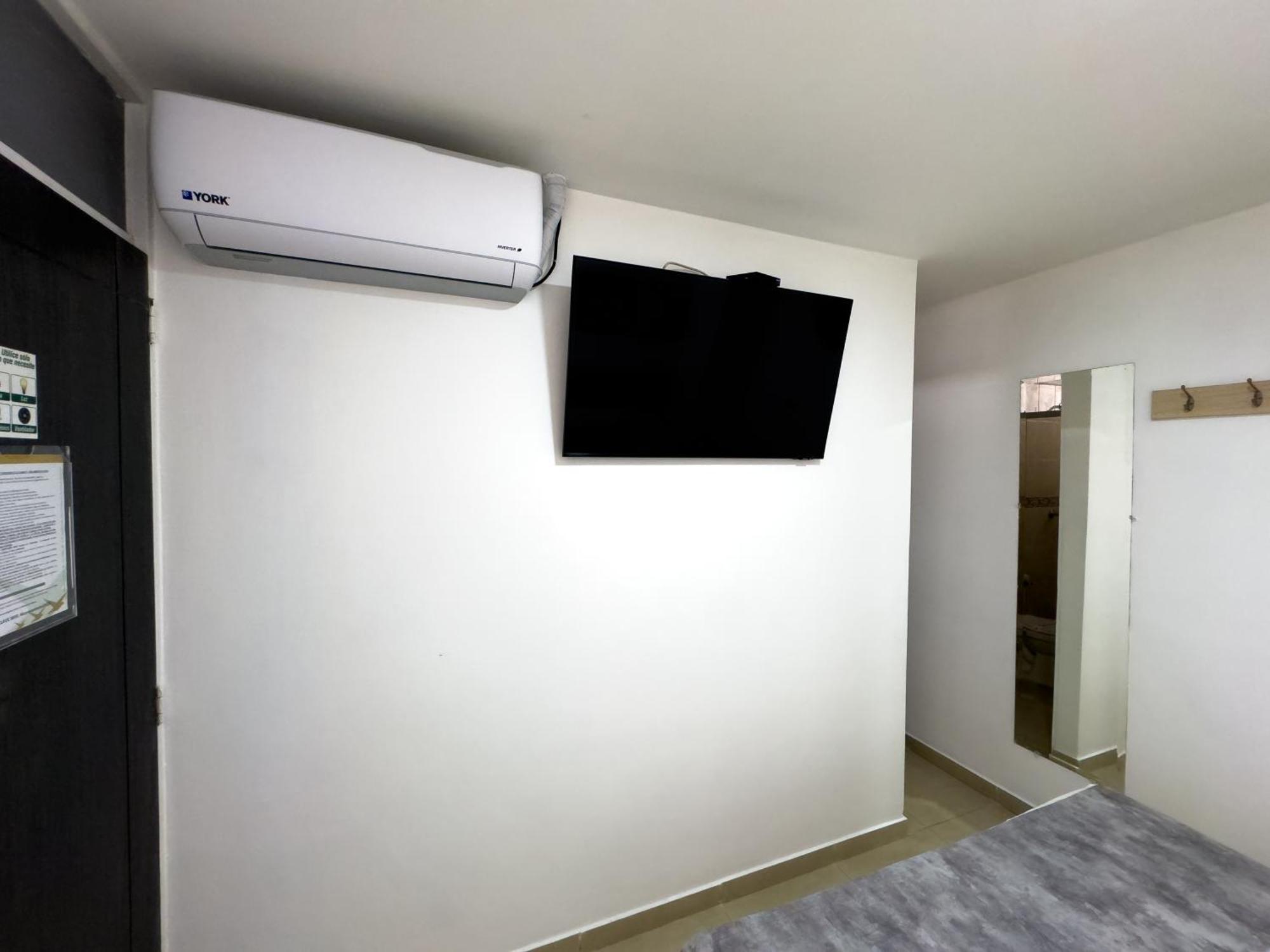 Hotel Alcaravan Medellín Buitenkant foto