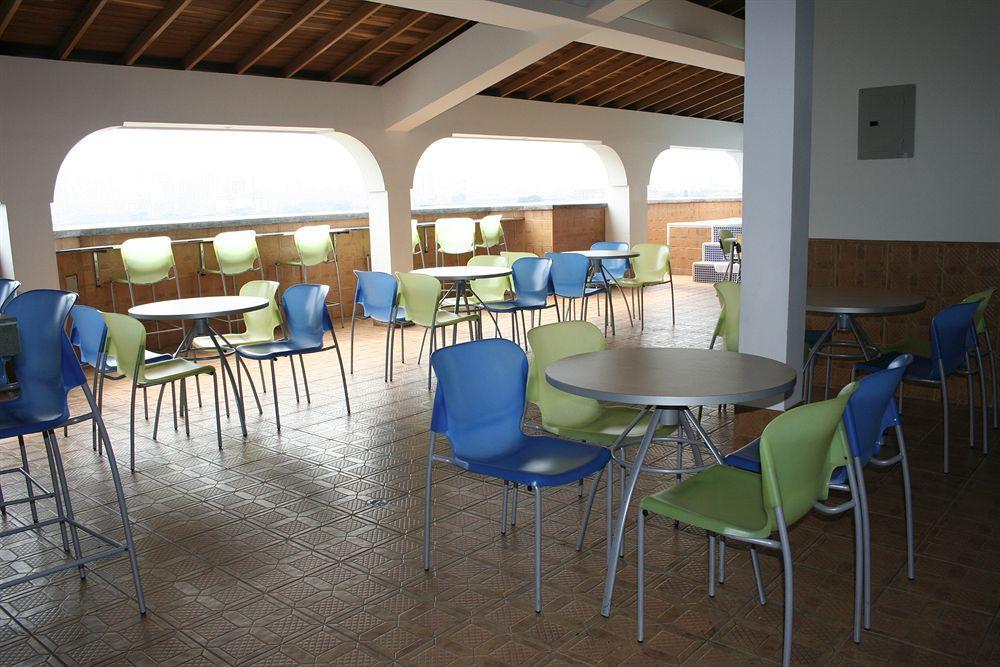 Hotel Alcaravan Medellín Buitenkant foto