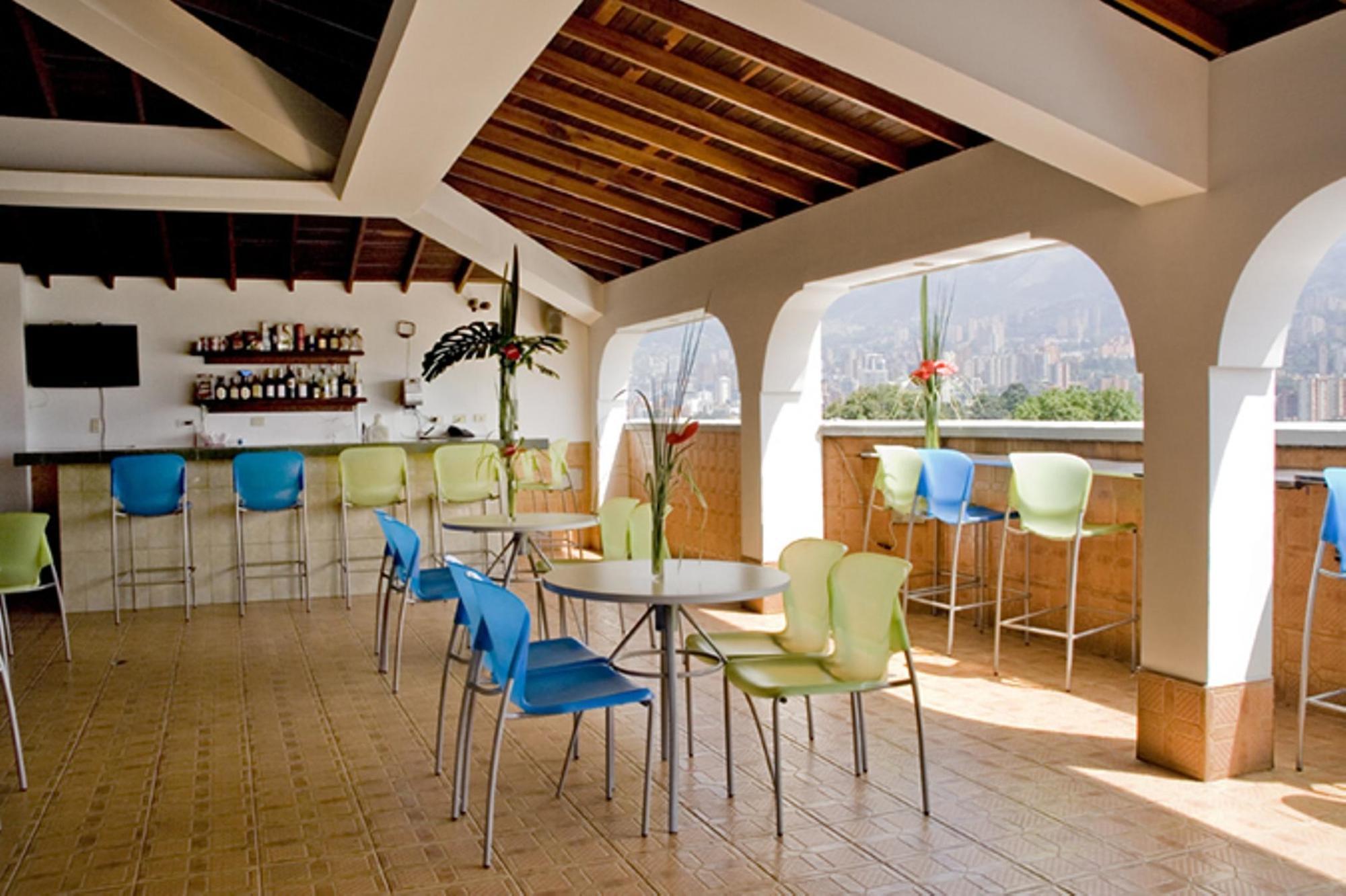 Hotel Alcaravan Medellín Buitenkant foto