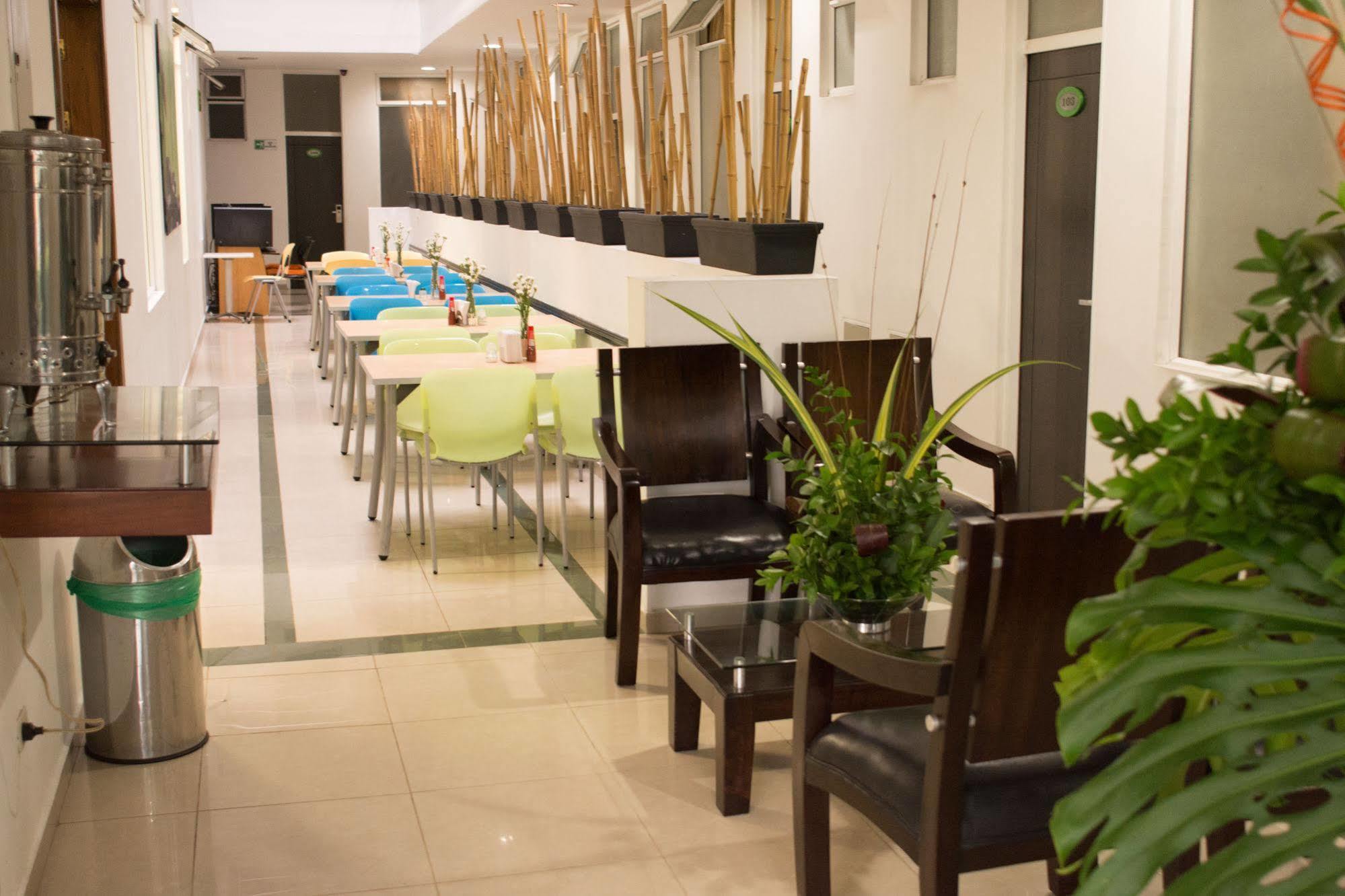 Hotel Alcaravan Medellín Buitenkant foto